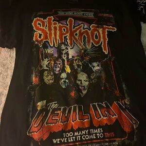 I am selling a slipknot t shirt that has not been worn and is brand new